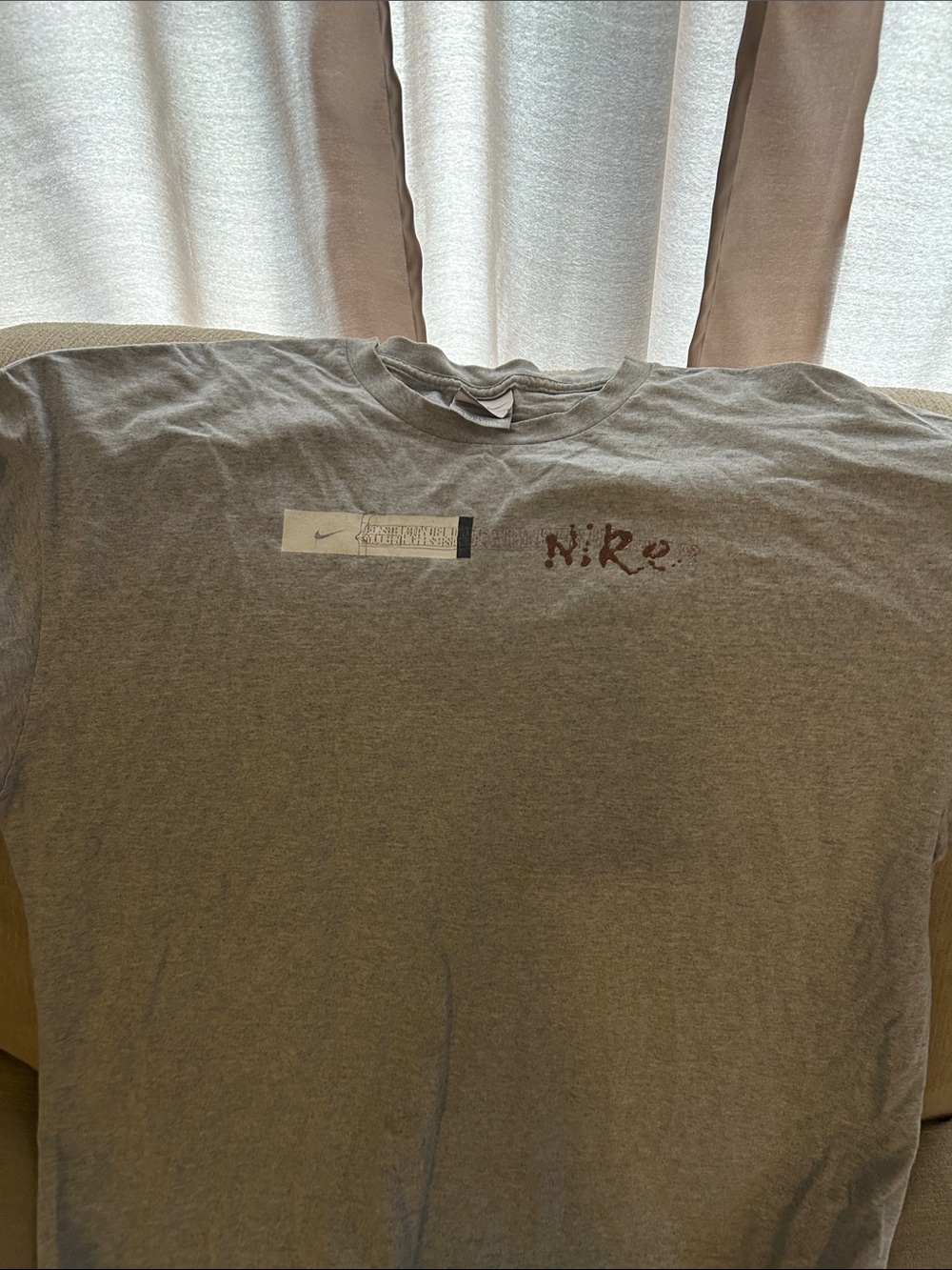 Nike Light Gray Short-Sleeve Men's Tee with Subtle Chest Logo